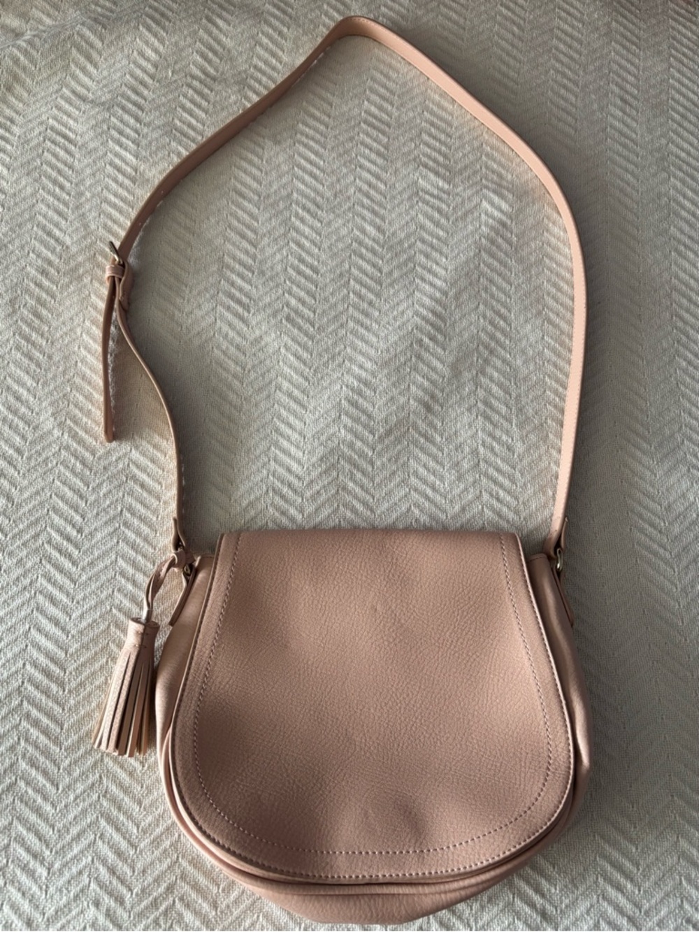 Classic Women's Saddle Crossbody Bag in Blush Pink